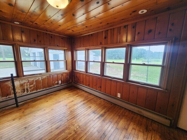 Building Photo - NOW $100 OFF! - Charming Single-Family Home