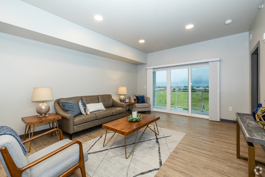 Primary Photo - Skylofts at the Heritage