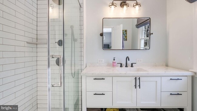 Building Photo - 154 Ash Way