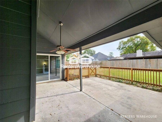 Building Photo - 2118 Creston Dr