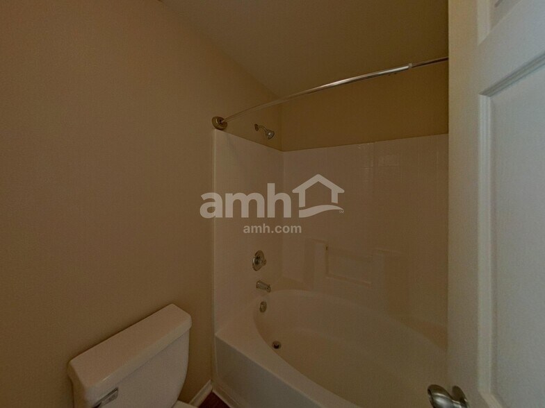 Building Photo - 969 Medina de Leon Ave