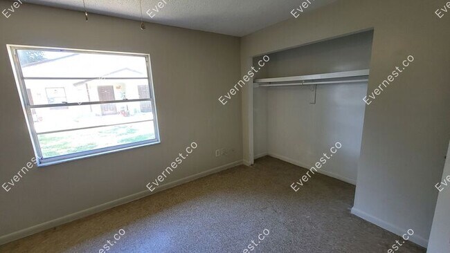Building Photo - 3058 St Paul Dr