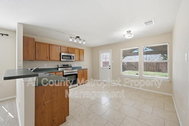 Building Photo - 2701 Cattleman Dr