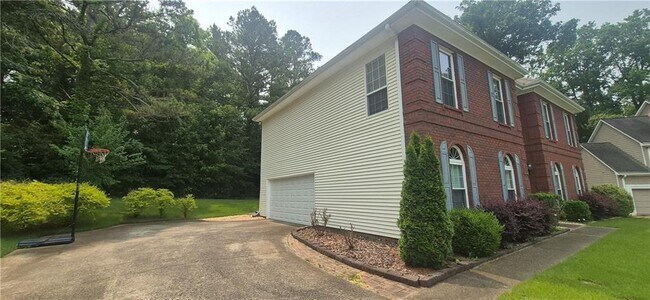 Building Photo - 4937 Chalden Ln NE