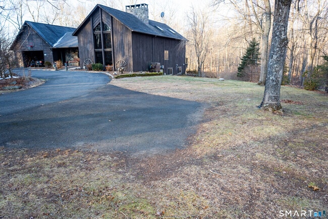 Building Photo - 215 Old Newtown Rd