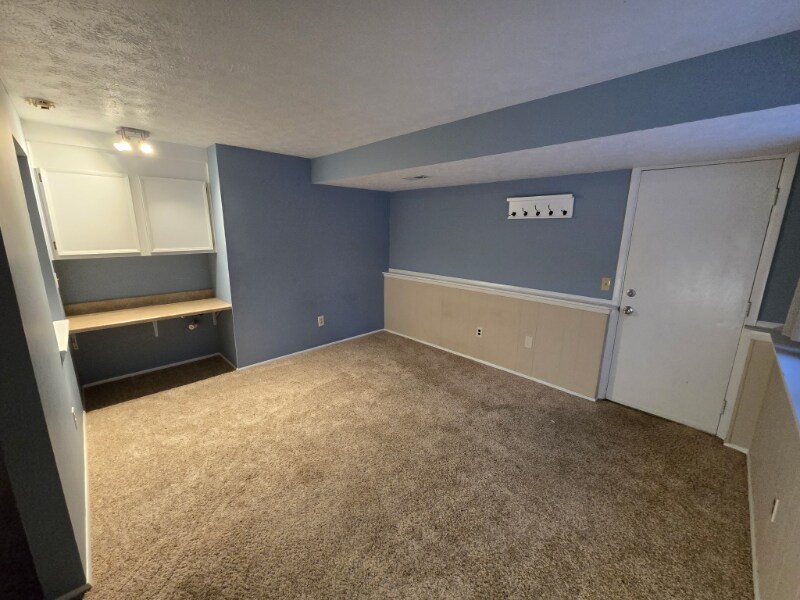 Building Photo - 3842 Farmbrook Dr