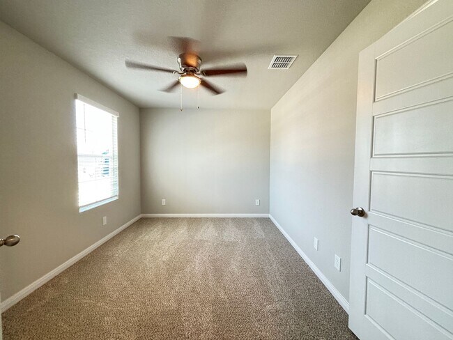 Building Photo - Brand New 3 Bd 2.5 Full Bath Townhouse Near UTSA & LaCantera