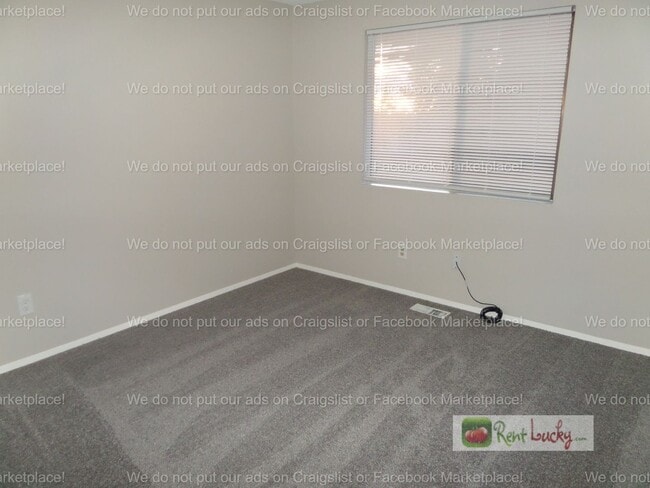 Building Photo - Freshly Updated 3-Bedroom Duplex w/Attached Garage in Great Federal Way Location!!