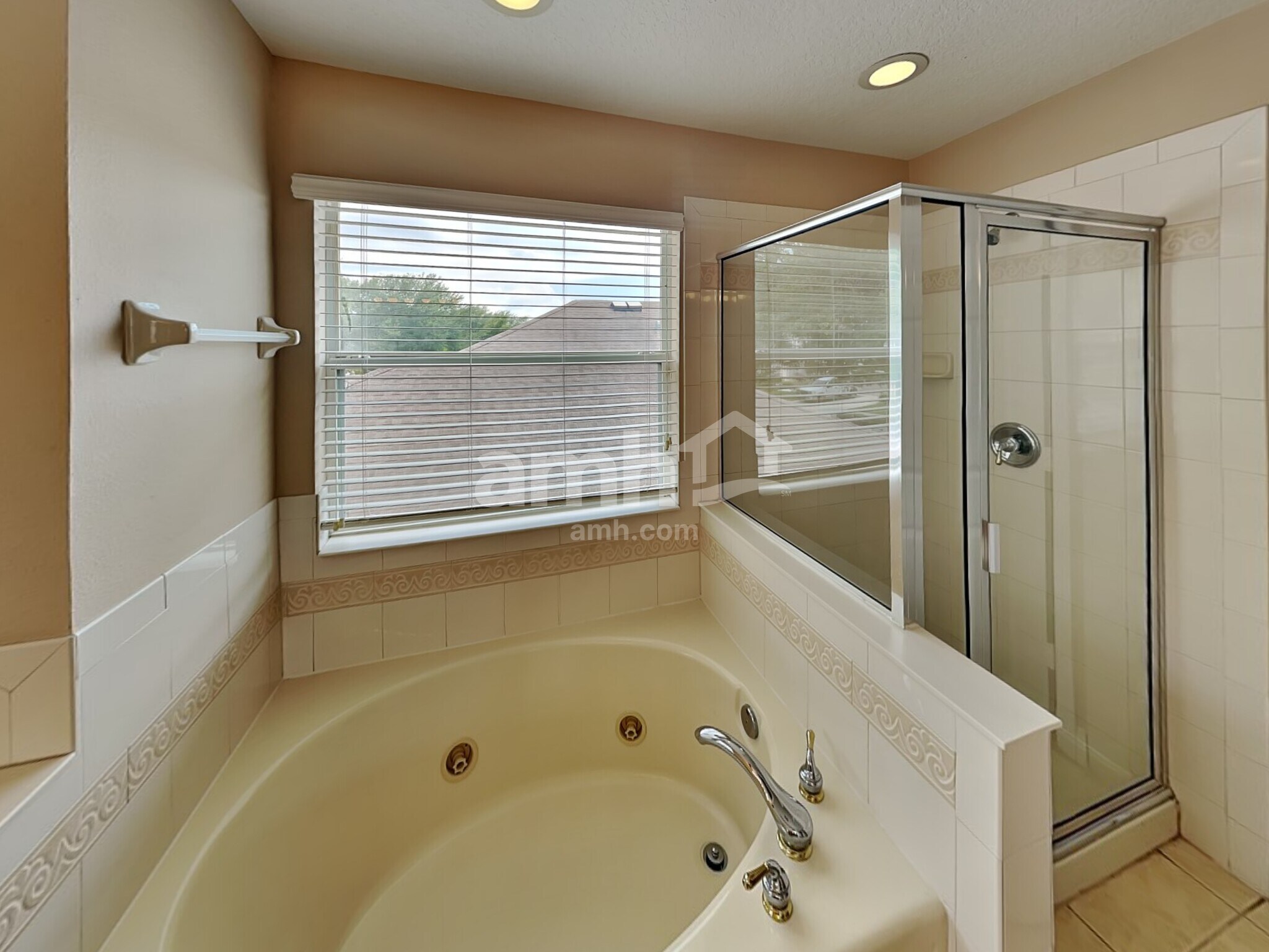 Building Photo - 11177 Creek Haven Dr