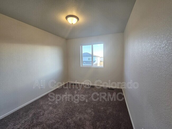 Building Photo - 9256 Lytle Grv