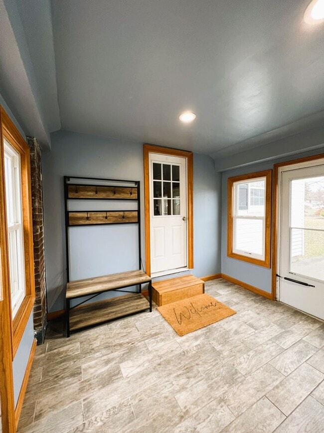 Building Photo - Charming Single-Family Home Great Neighborhood