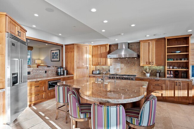 Building Photo - GORGEOUS CUSTOM BEACH HOME - Solimar Beach...