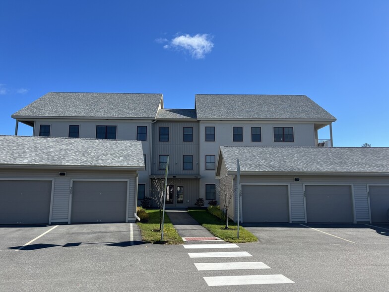 Building Photo - 28 Pacer Way