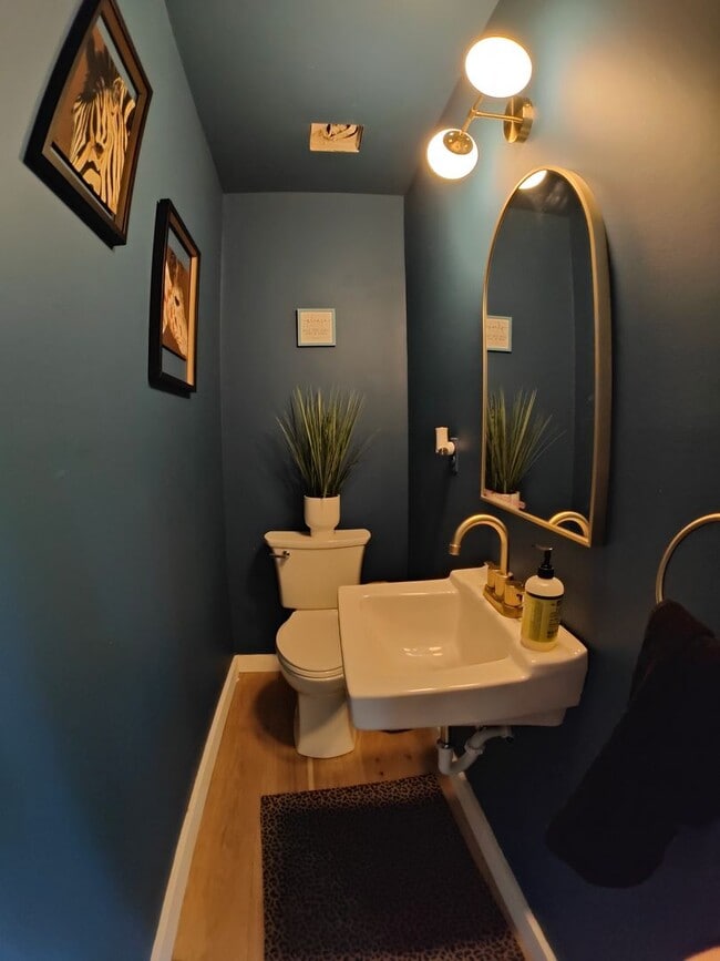Building Photo - Updated Two bedroom Contemporary with huge...