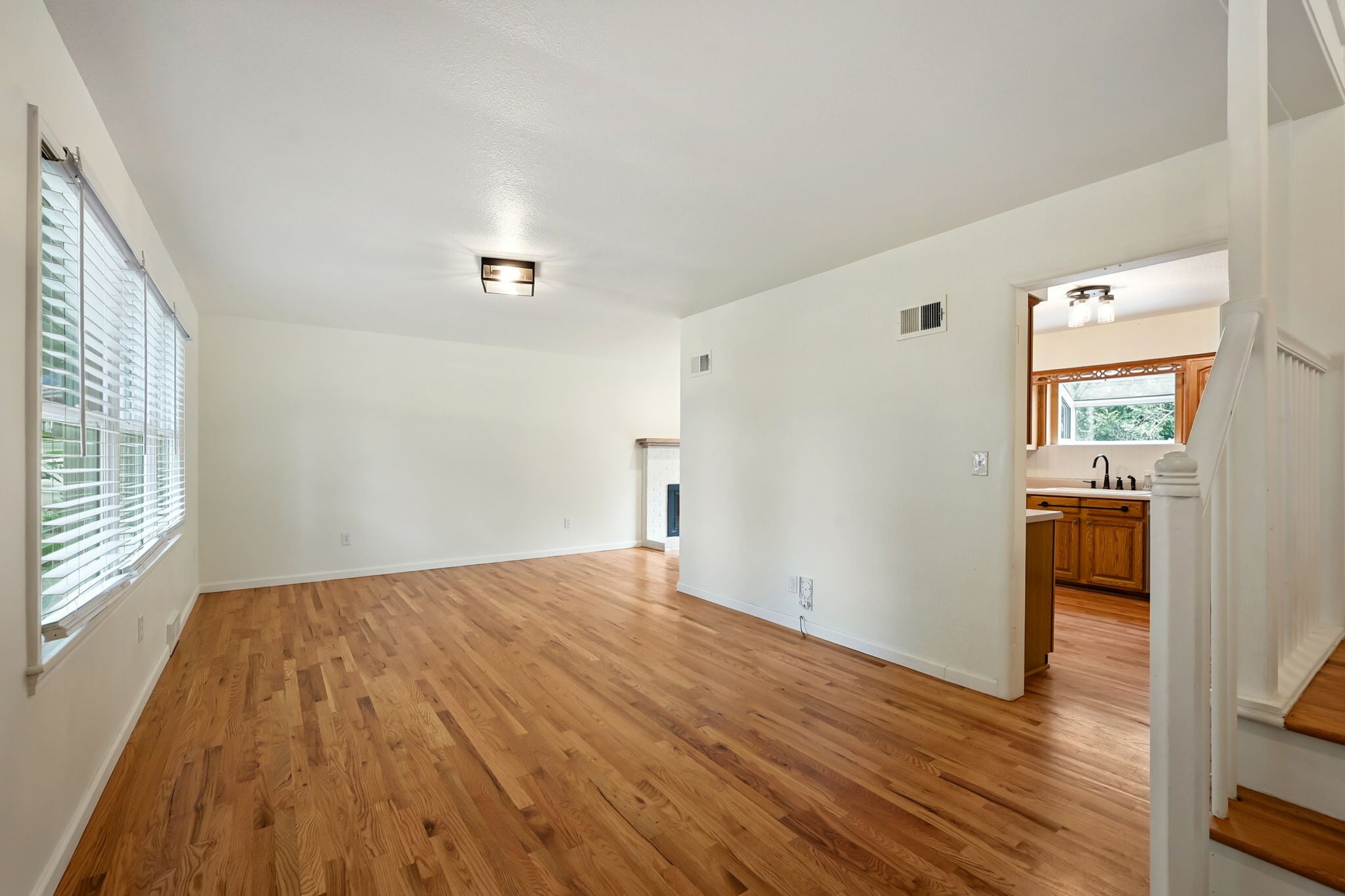 Building Photo - 303 S.W. Pinnell Dr
