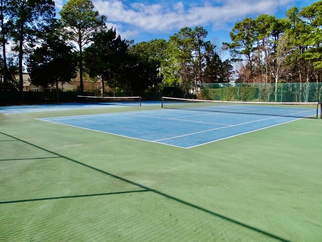 Building Photo - Beautifully Remodeled and Furnished Rental...