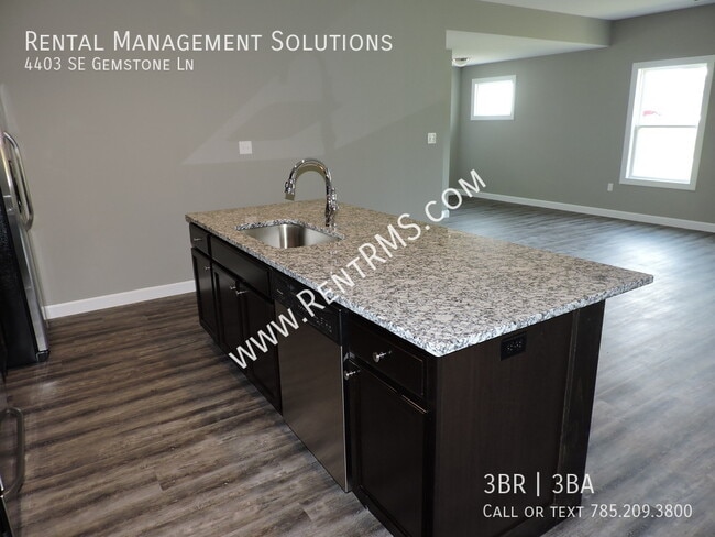 Building Photo - 4403 SE Gemstone Ln