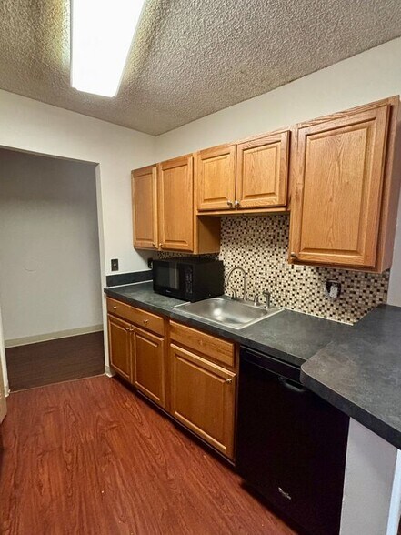 Building Photo - 1400 Millersport Hwy