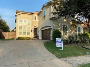 Building Photo - 2540 Las Palmas Ln