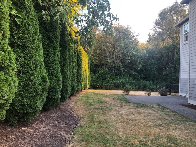 Building Photo - Move in Special for 4 Bedroom Easthill 2 s...
