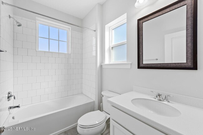 Building Photo - 264 Pine Haven Dr