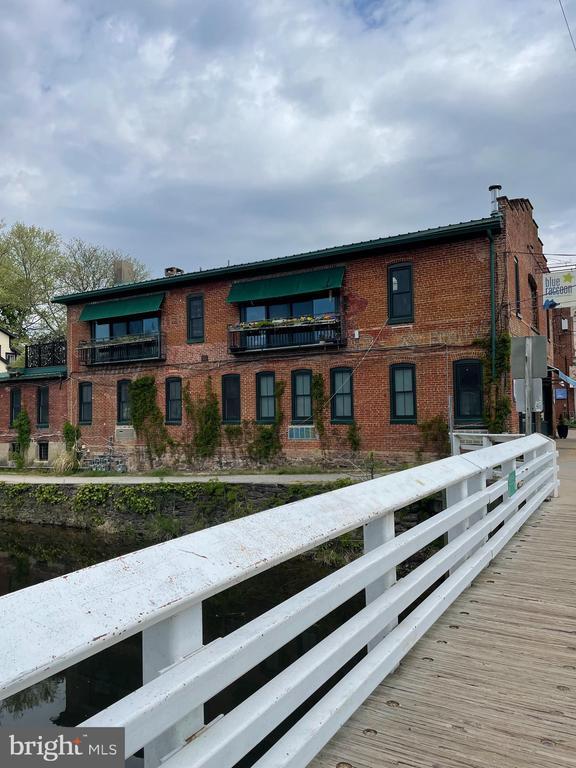 Building Photo - 6 Coryell St