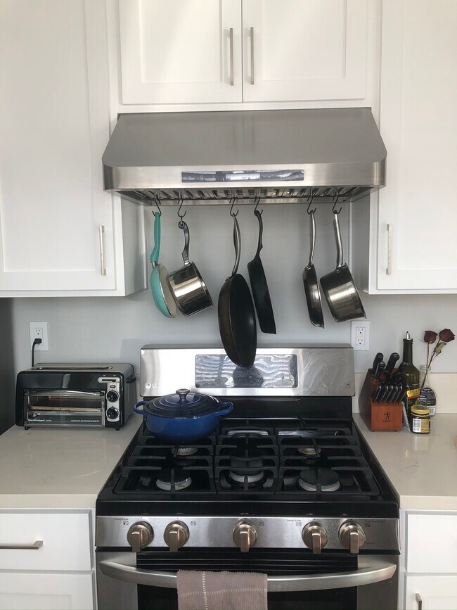 Building Photo - 732 9th St