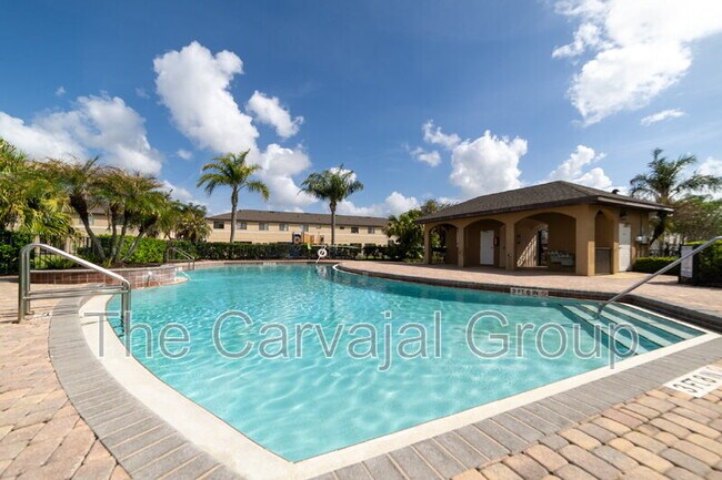 Building Photo - 2210 Seven Oaks Dr