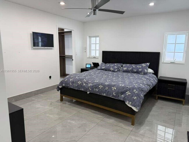 Building Photo - 2121 N 57th Terrace