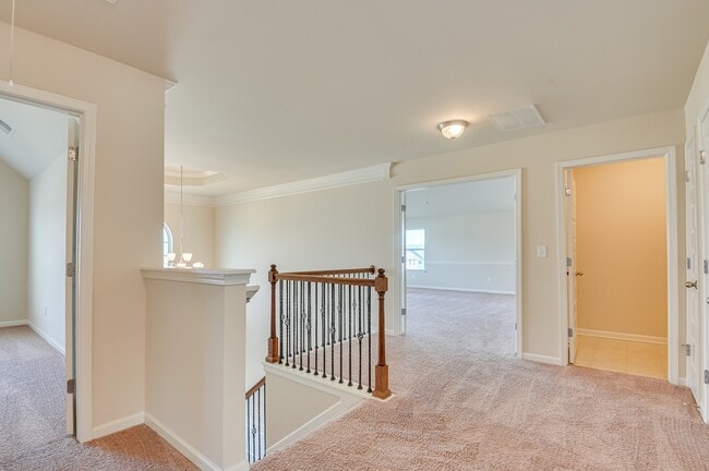 Building Photo - 5014 Vine Ln