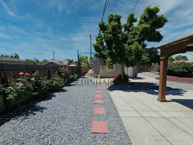 Building Photo - 915 N Harrison Ave