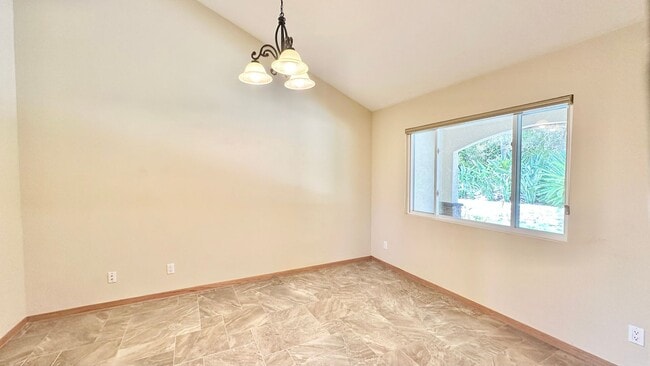 Building Photo - Amazing Location & Sprawling Country Livin...