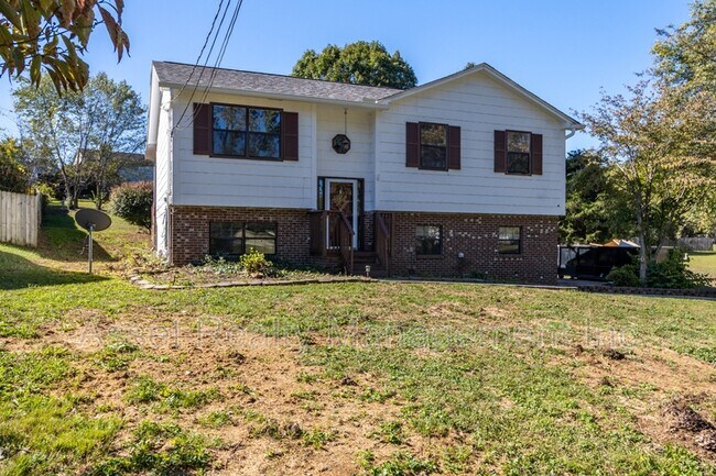 Building Photo - 1817 Sedgewick Dr