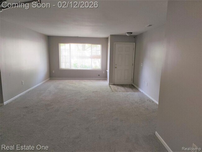 Building Photo - 3275 N Pointe Blvd