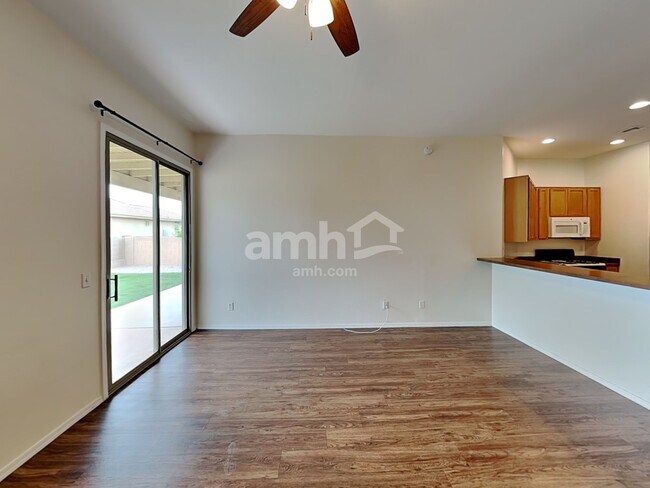 Building Photo - 33 E Calle Vivaz