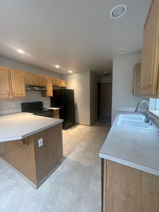 Building Photo - Fabulous 3 bedroom home