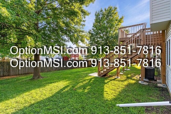 Building Photo - Well Maintained Half Duplex