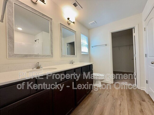 Building Photo - 852 Halford Pl