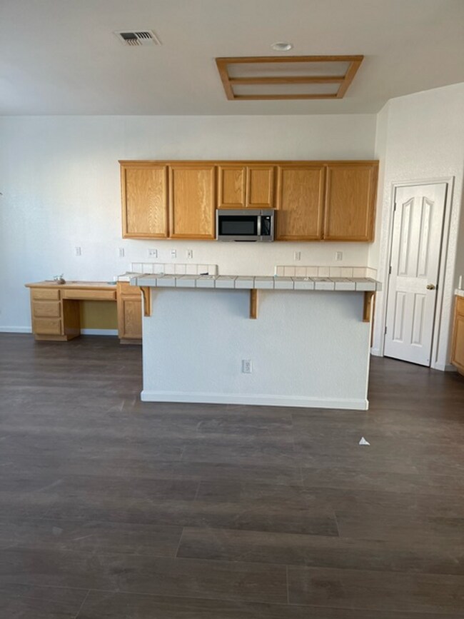 Building Photo - Back On the Rental Market And Ready To Go ...