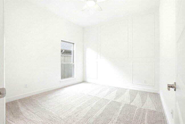 Building Photo - 2202 Mallow Ln