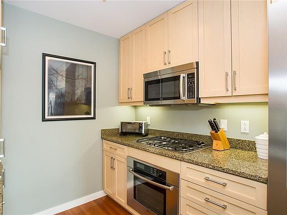 Building Photo - "Chic 1-Bedroom Urban Retreat with Granite...