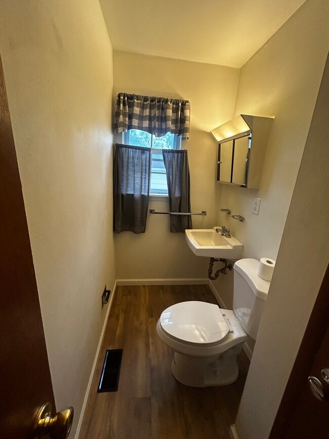 Building Photo - 313 Russell Ave