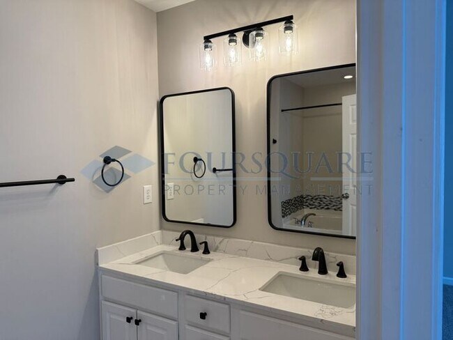 Building Photo - Lovely 3-Bedroom Townhome with Fireplace, Back Patio  & Community Amenities Included! Convenient ...