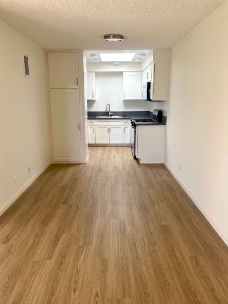 Building Photo - 1140 N Clark St