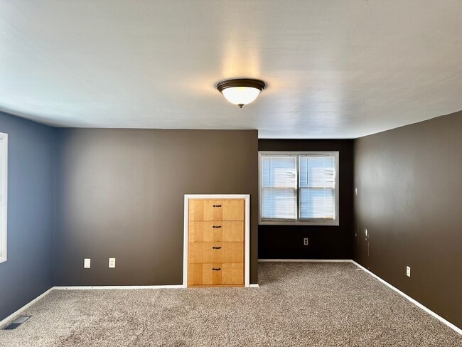 Building Photo - SPACIOUS HOME IN DESIRABLE HOT SPRINGS, 1....