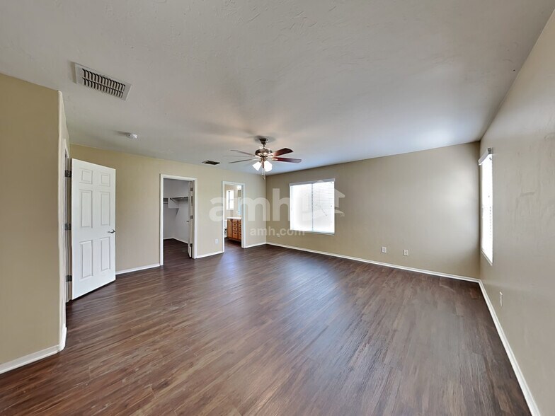 Building Photo - 6467 S Sunrise Valley Dr