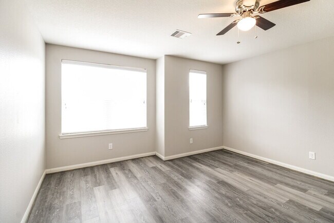 Building Photo - 12083 Quartersawn Ln