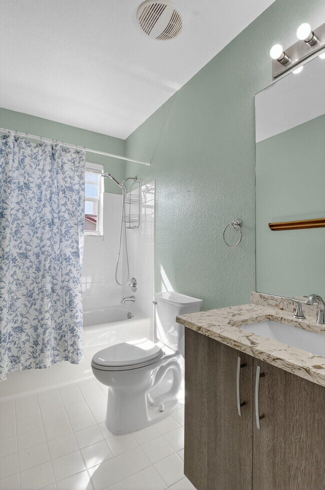 Building Photo - 1301 Belmont Pl