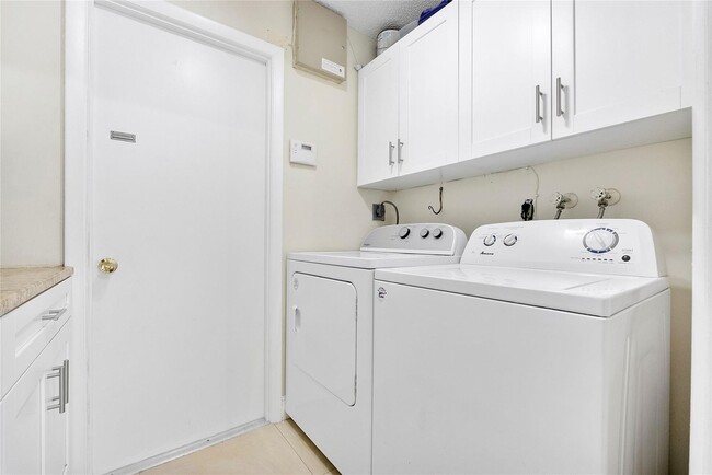 Building Photo - 2801 Deer Creek Country Club Blvd