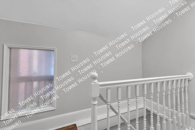 Building Photo - 105 Mariner St